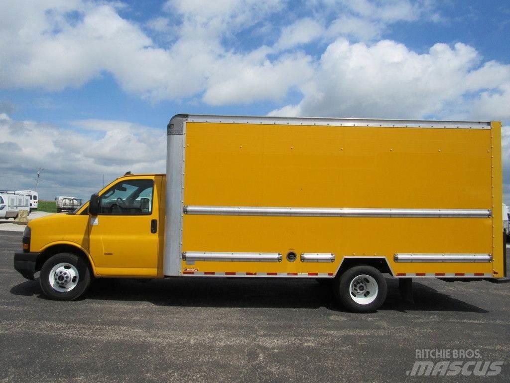 GMC Savana 3500 Dobozos teherautók