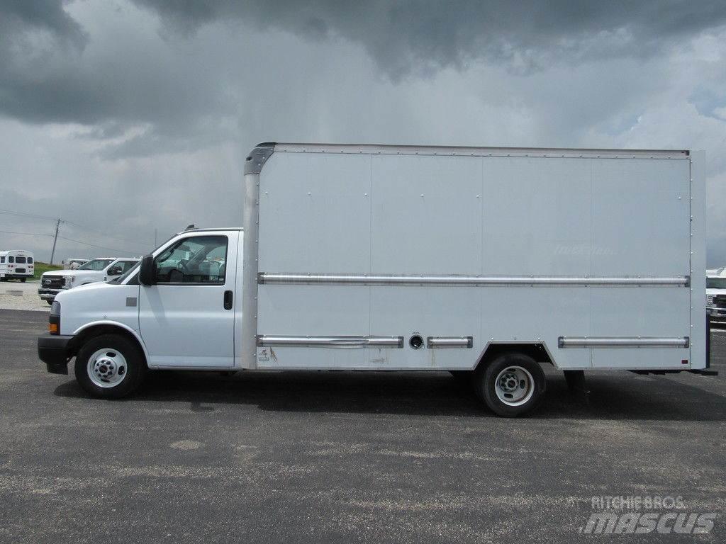 GMC Savana 3500 Dobozos teherautók