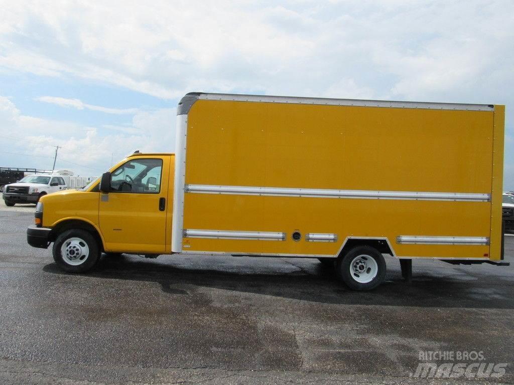 GMC Savana 3500 Dobozos teherautók