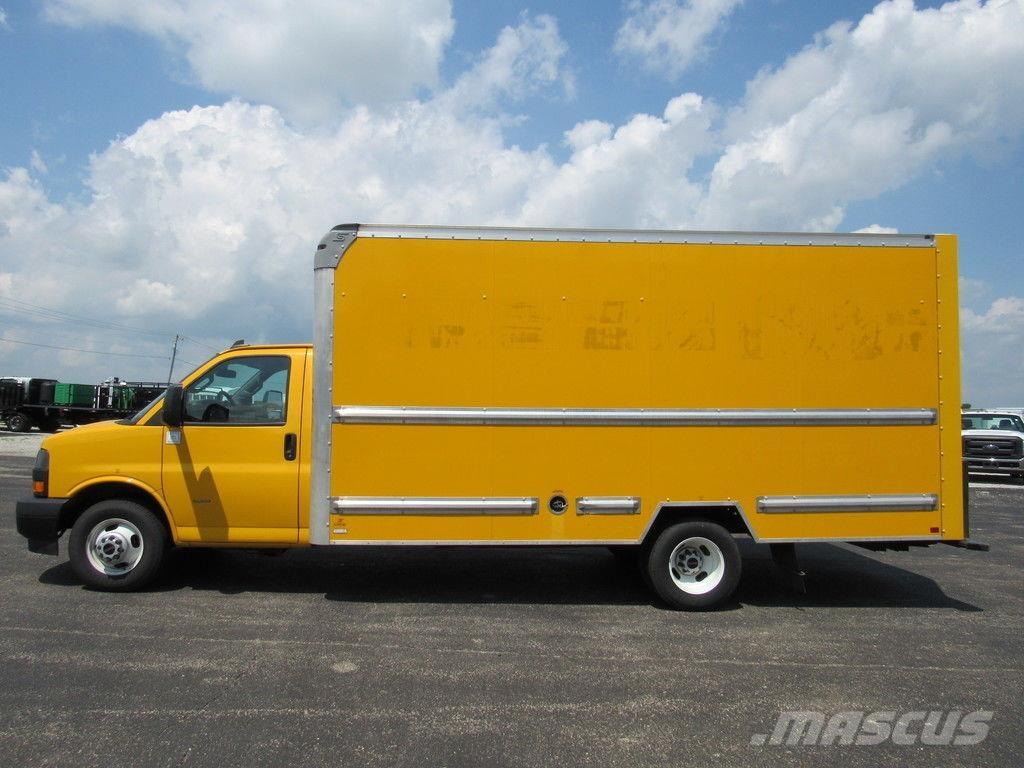GMC Savana 3500 Dobozos teherautók