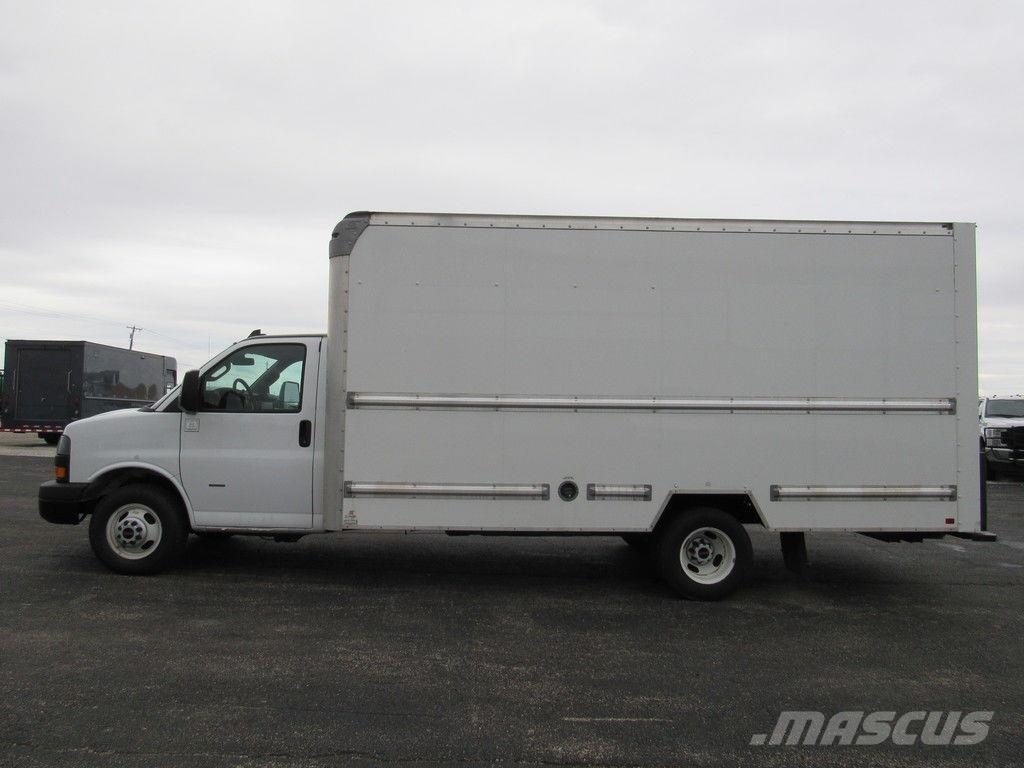 GMC Savana 3500 Dobozos teherautók