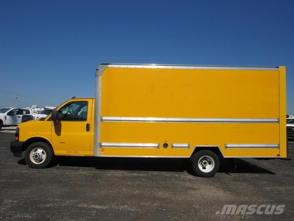 GMC Savana 3500 Dobozos teherautók