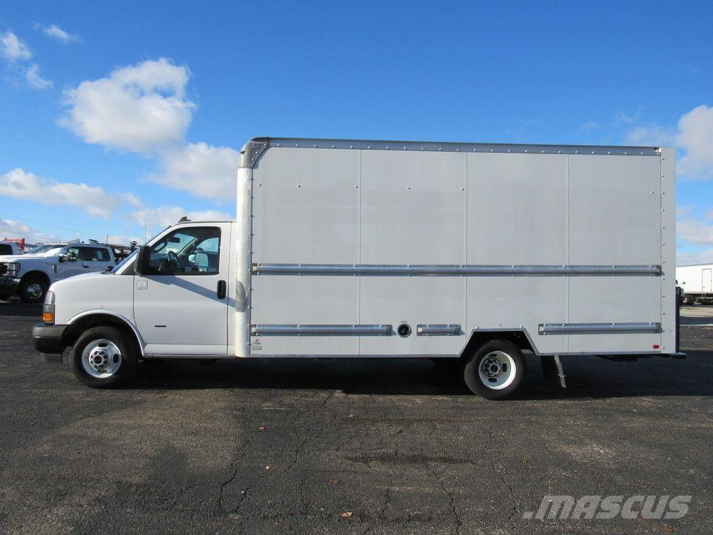 GMC Savana 3500 Dobozos teherautók