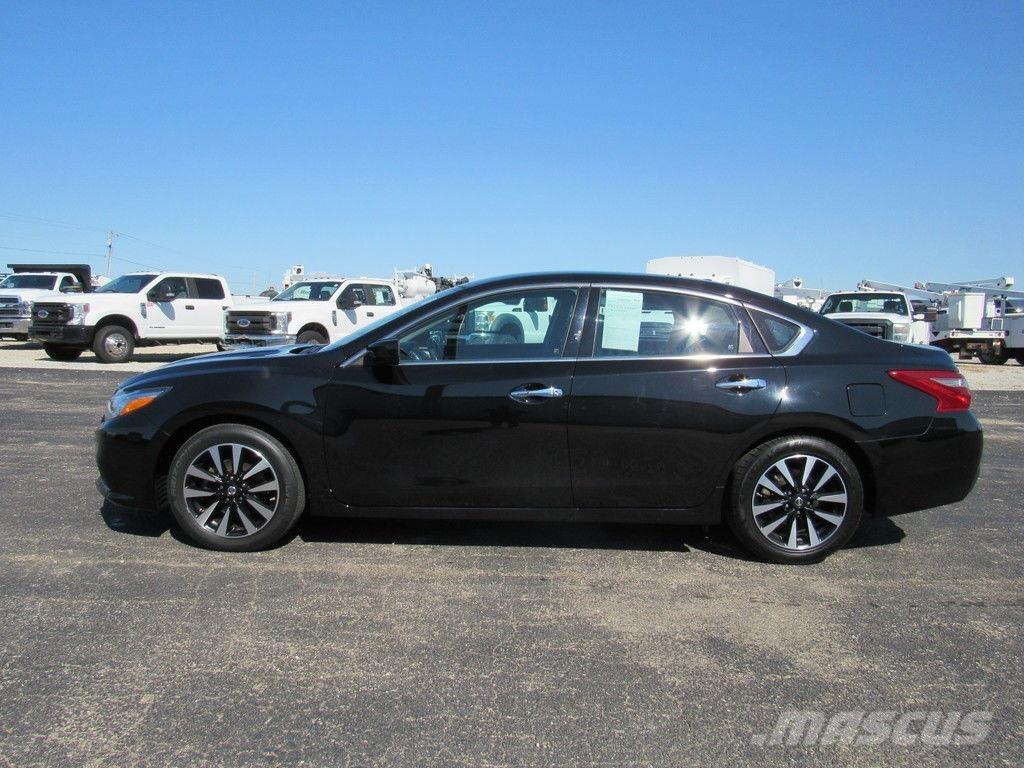 Nissan Altima Kistehergépjárművek