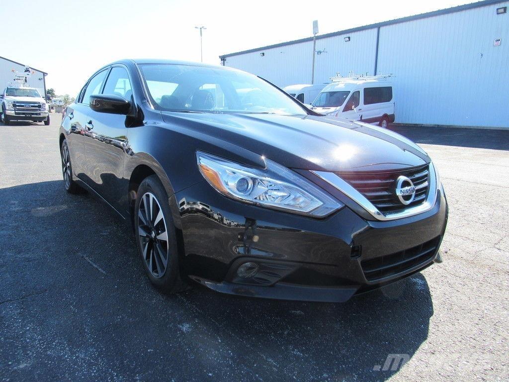 Nissan Altima Kistehergépjárművek