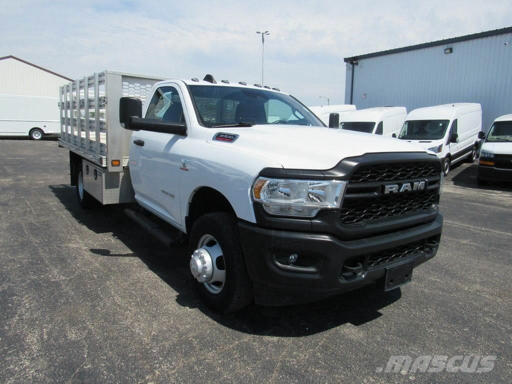 RAM 3500 Platós / Ponyvás teherautók