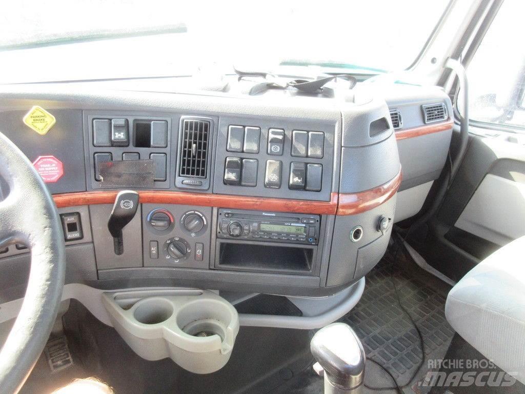Volvo VNL64 Platós / Ponyvás teherautók