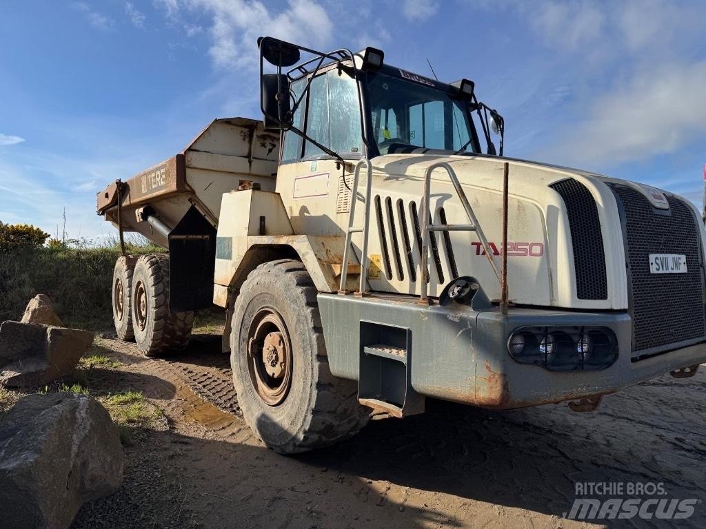Terex TA 250 Csuklósdömperek