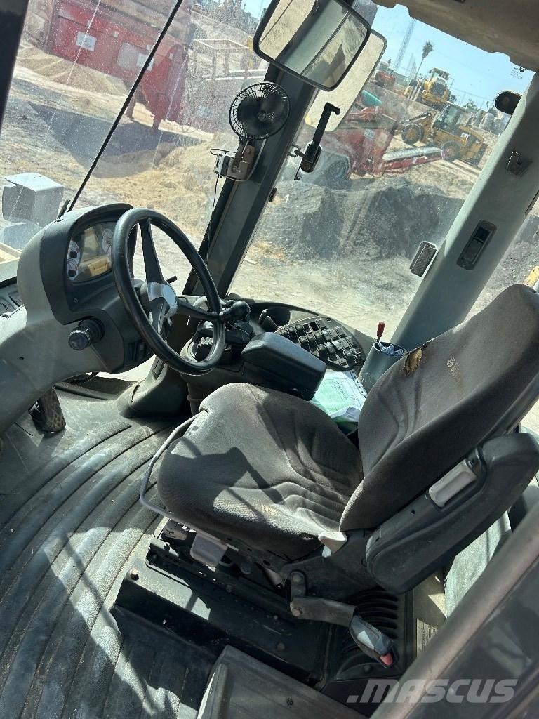 New Holland W 170 B Gumikerekes homlokrakodók