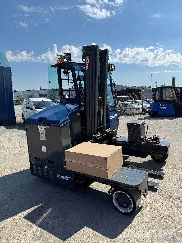 Combilift C4000ET Tolóoszlopos négyutas targonca