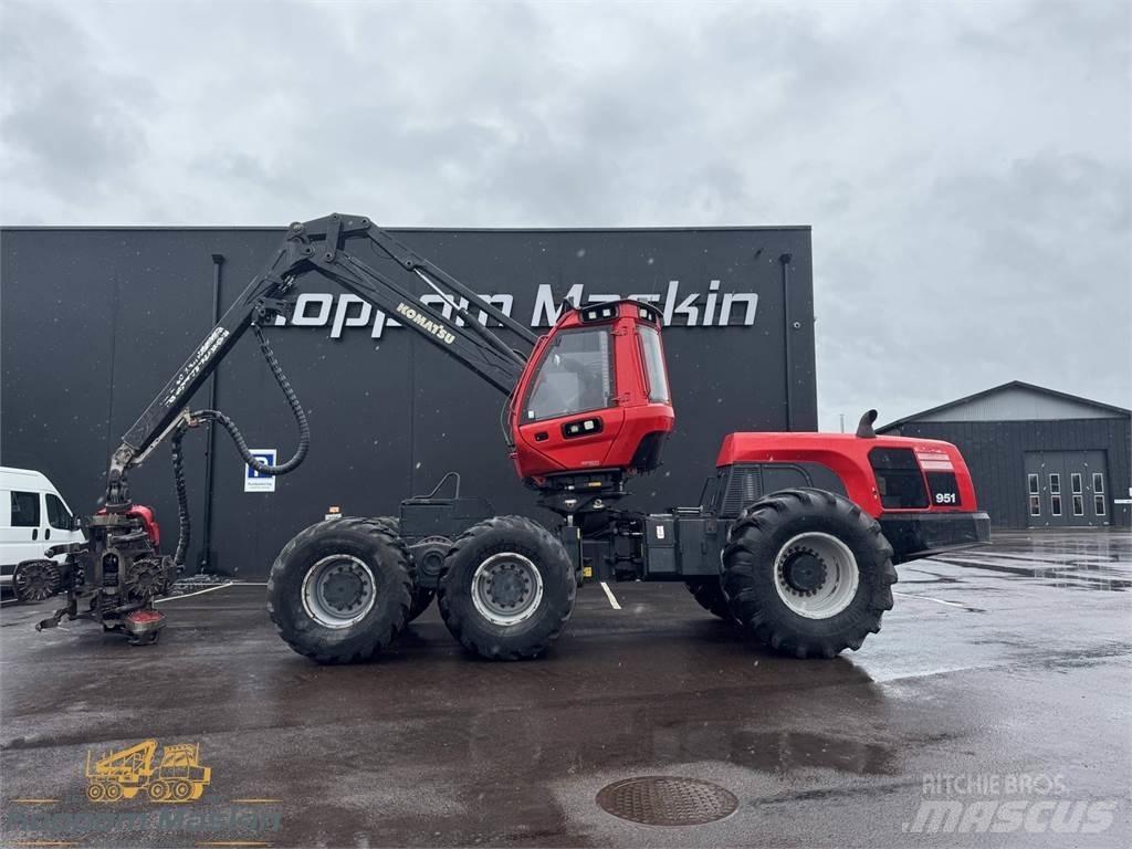 Komatsu 951 Betakarítók