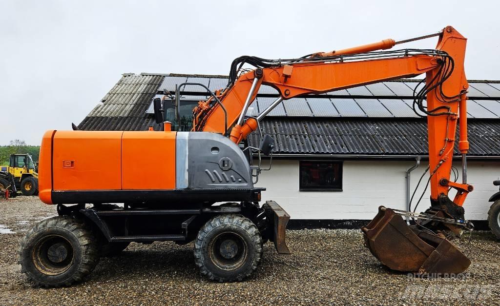 Hitachi ZX 140 W-3 Gumikerekes kotrók