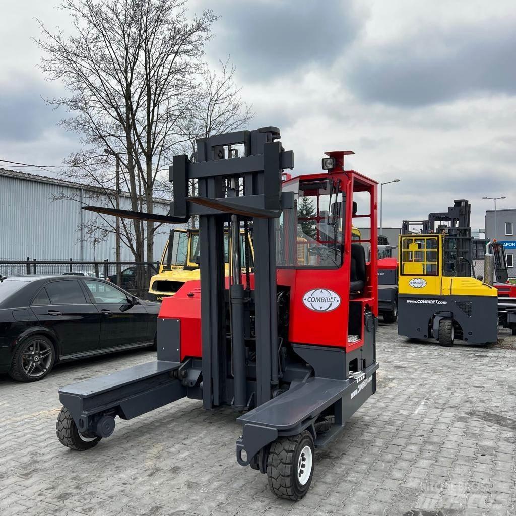 Combilift C4000 Tolóoszlopos négyutas targonca