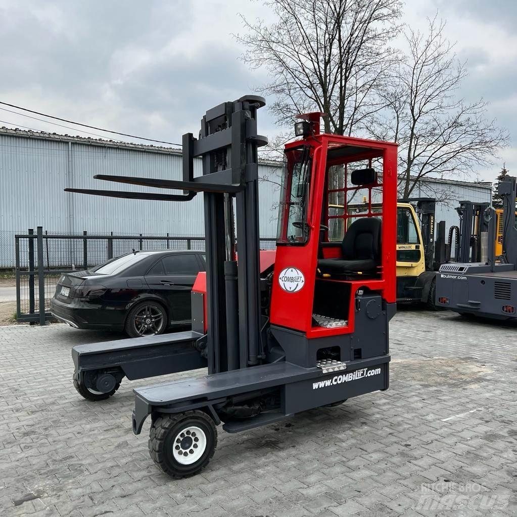 Combilift C4000 Tolóoszlopos négyutas targonca