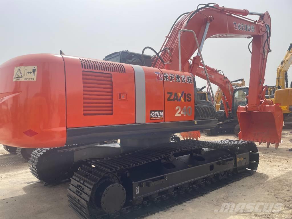 Hitachi ZX 240 Lánctalpas kotrók