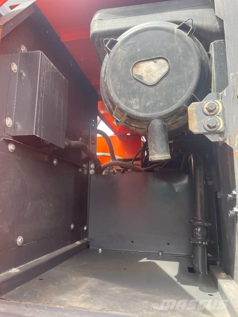 Hitachi ZX 240 Lánctalpas kotrók