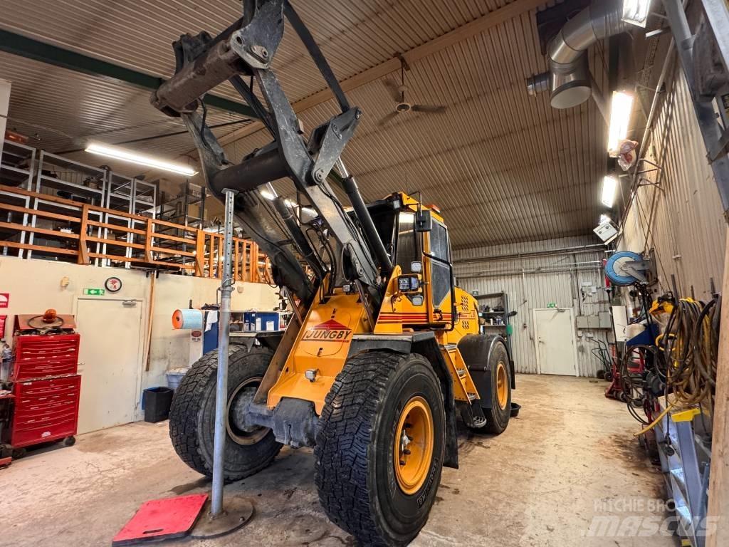 Ljungby L 15 Gumikerekes homlokrakodók
