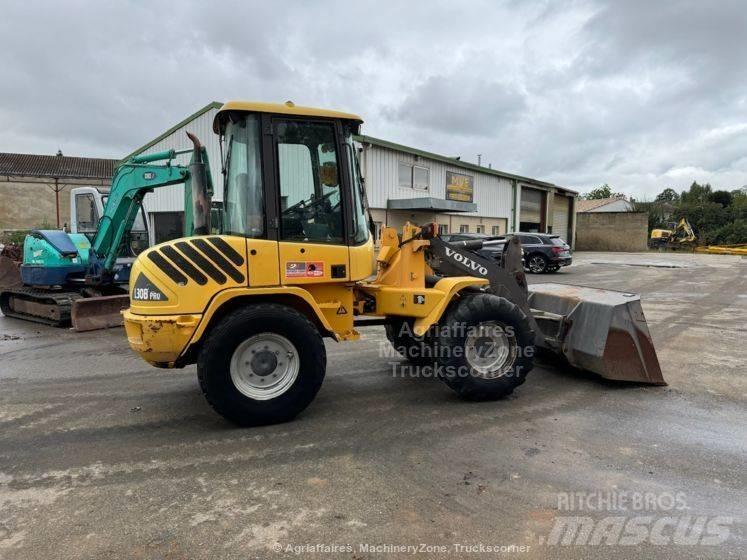Volvo L 30 B Gumikerekes homlokrakodók