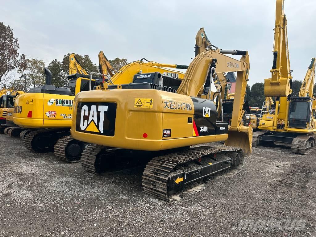 CAT 320 D2 Lánctalpas kotrók