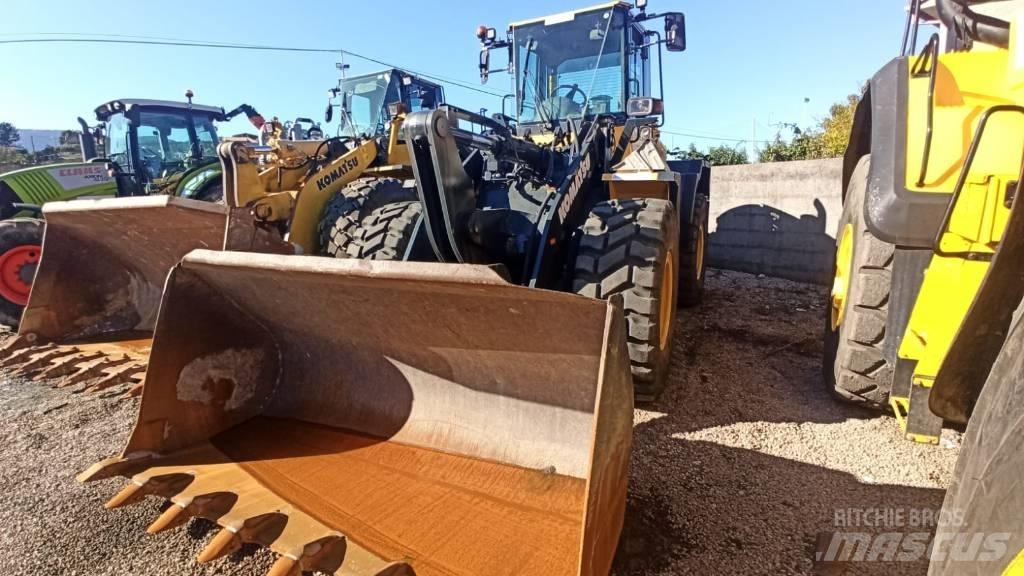 Komatsu WA250PZ-5 Gumikerekes homlokrakodók