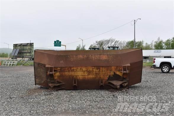 CAT D8N Tolólapok