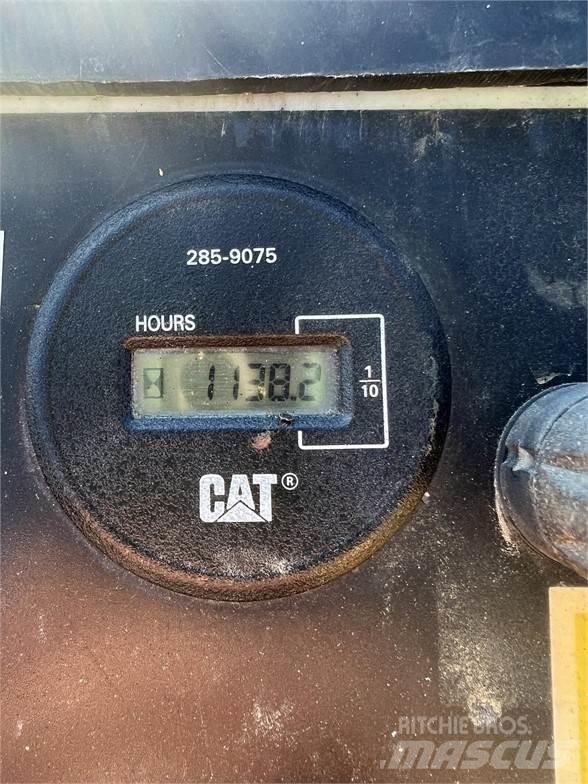 CAT PS-150B Pneumatikus kerekes hengerek
