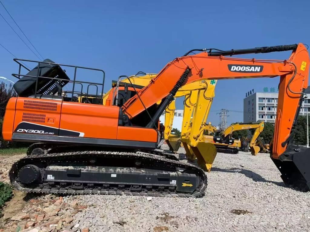 Doosan 300 Lánctalpas kotrók