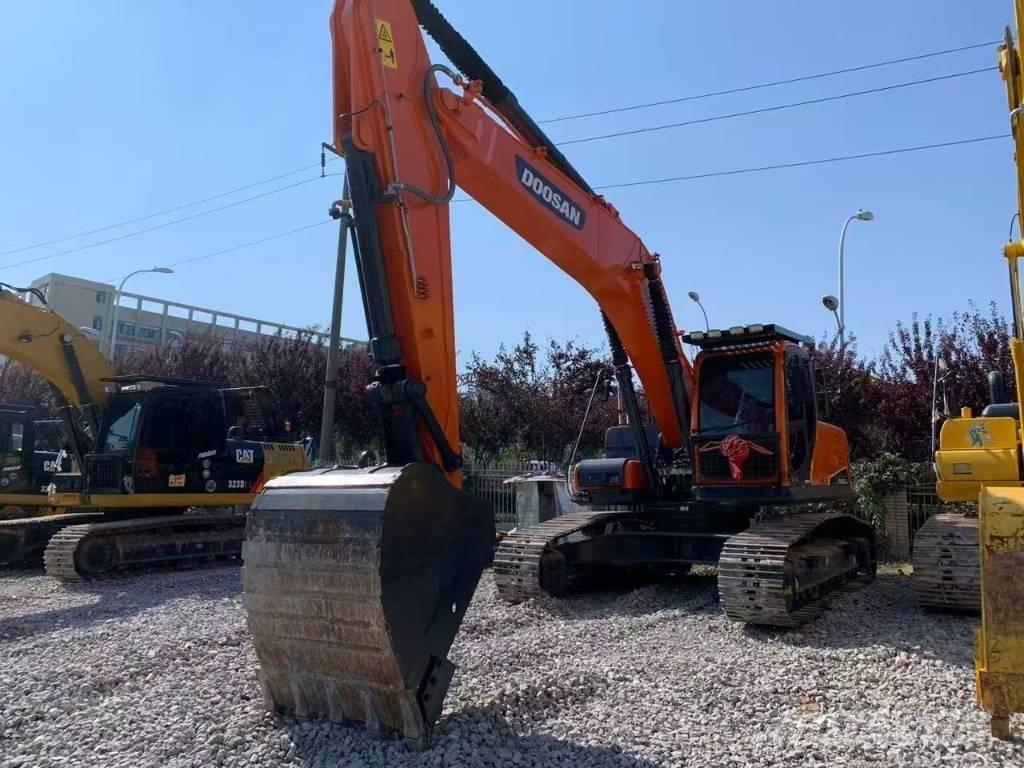 Doosan 300 Lánctalpas kotrók
