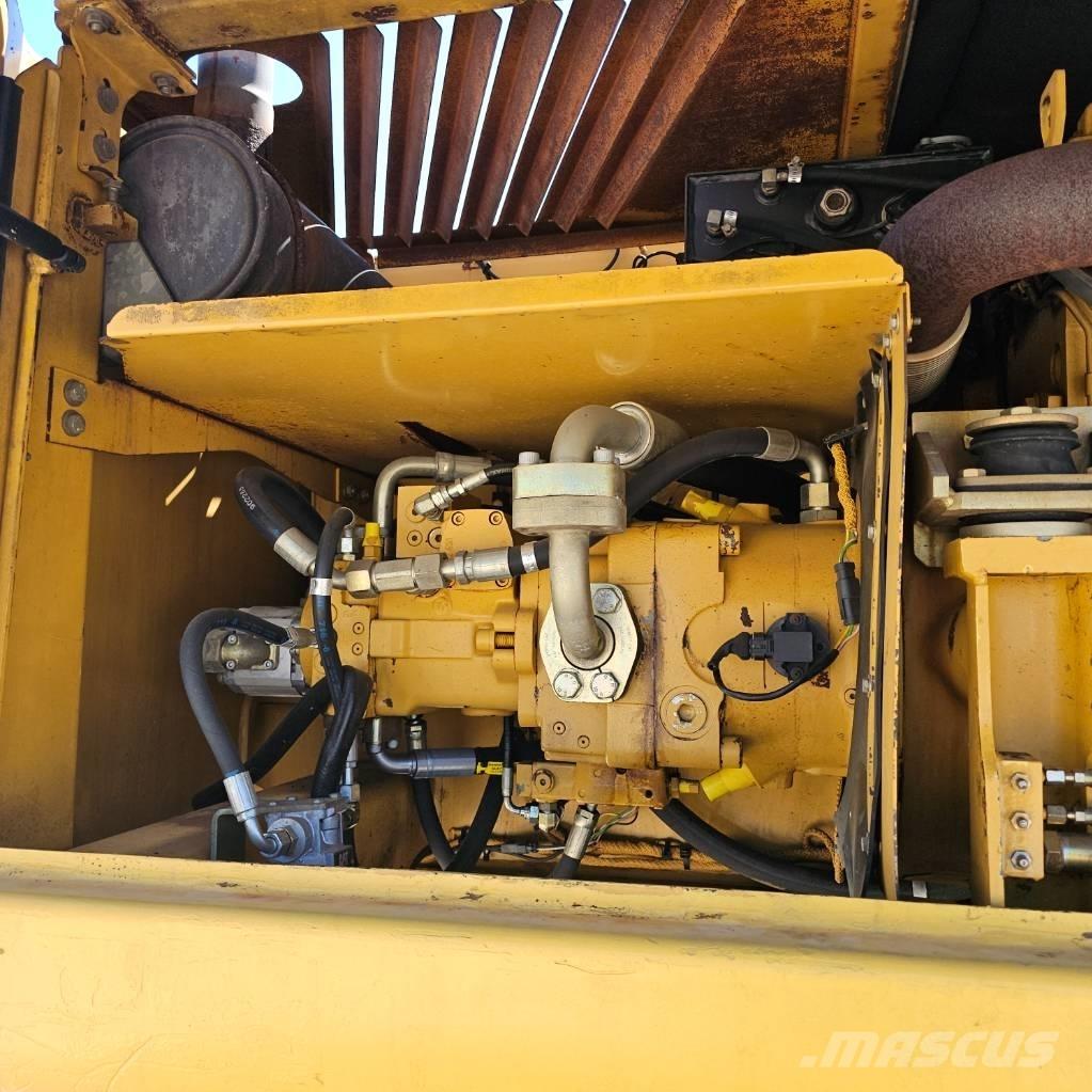 CAT 322 C Gumikerekes kotrók