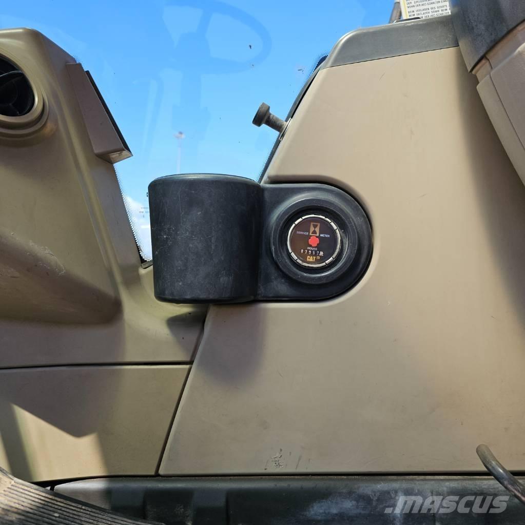 CAT 322 C Gumikerekes kotrók