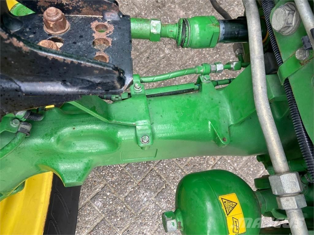 John Deere 6215R Traktorok