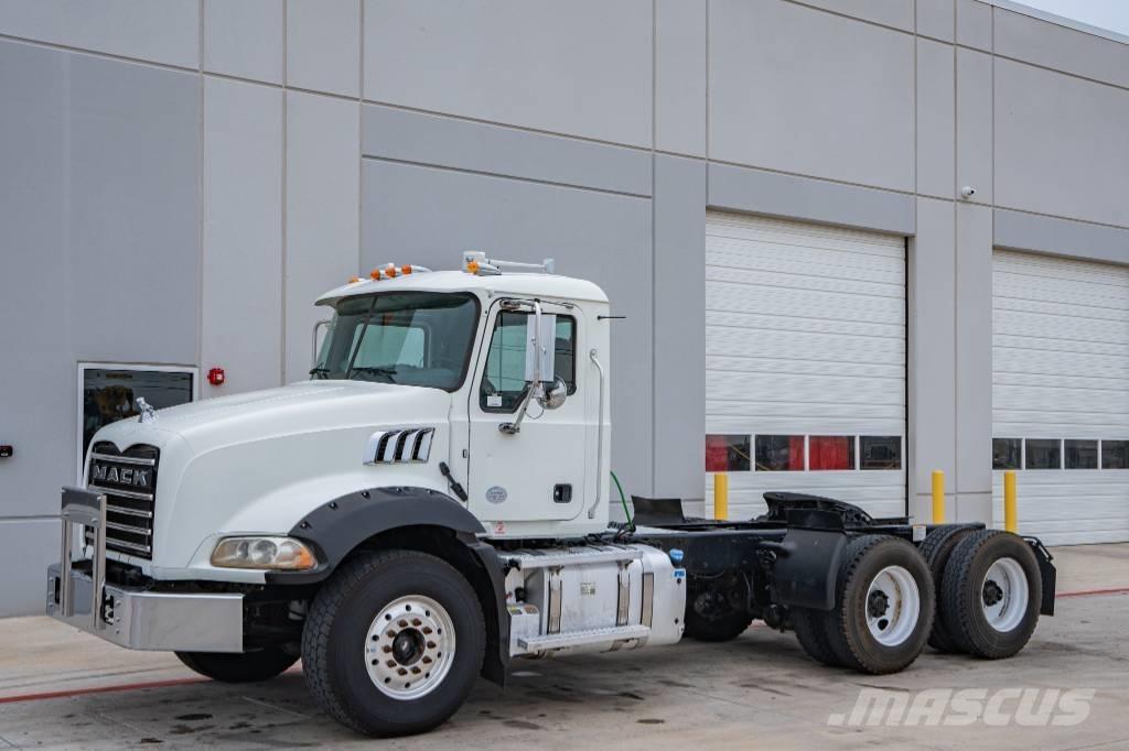 Mack Granite GU 813 Nyergesvontatók