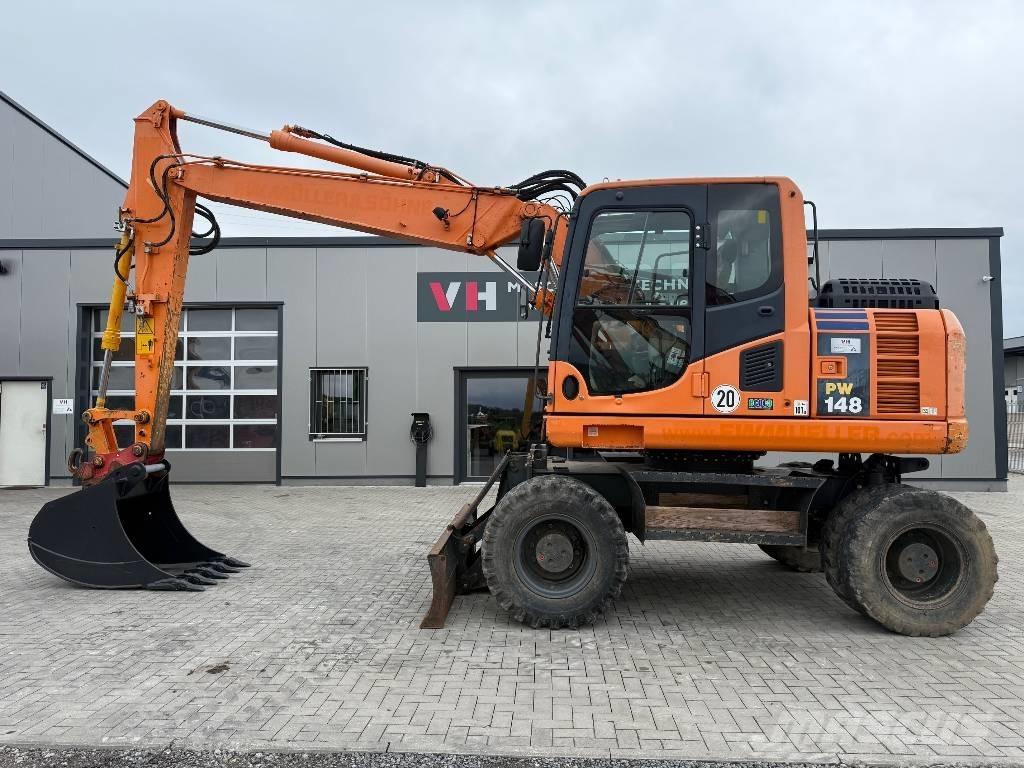 Komatsu PW 148-8 Gumikerekes kotrók