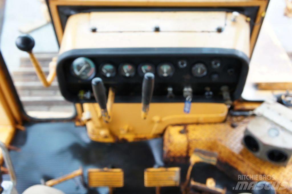 Komatsu D155A-1 Dózerek