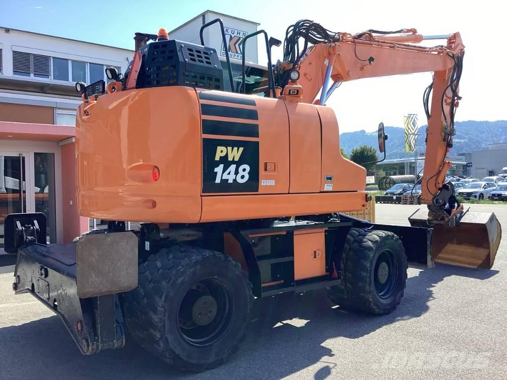 Komatsu PW 148-11 Gumikerekes kotrók