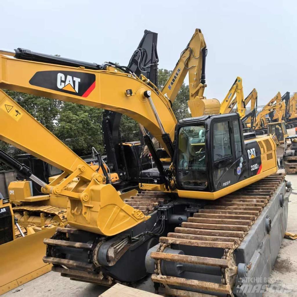 CAT 320 D Kétéltű markolók