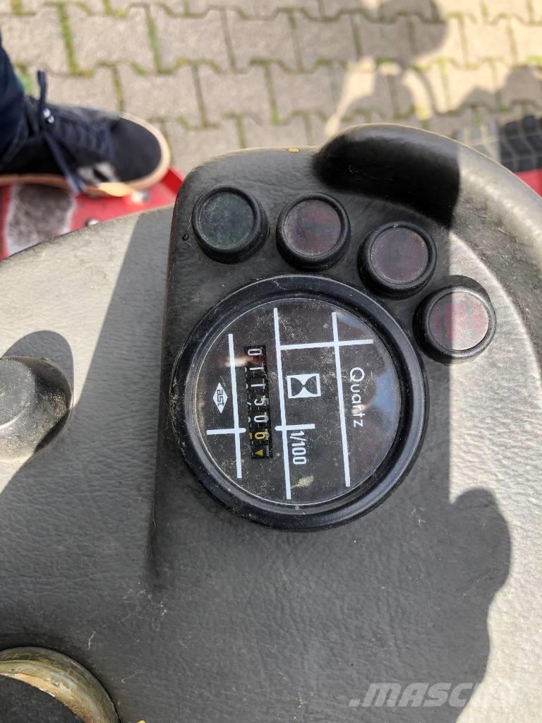 Weidemann 1230 Gumikerekes homlokrakodók