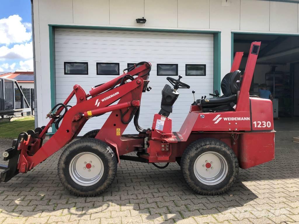 Weidemann 1230 Gumikerekes homlokrakodók