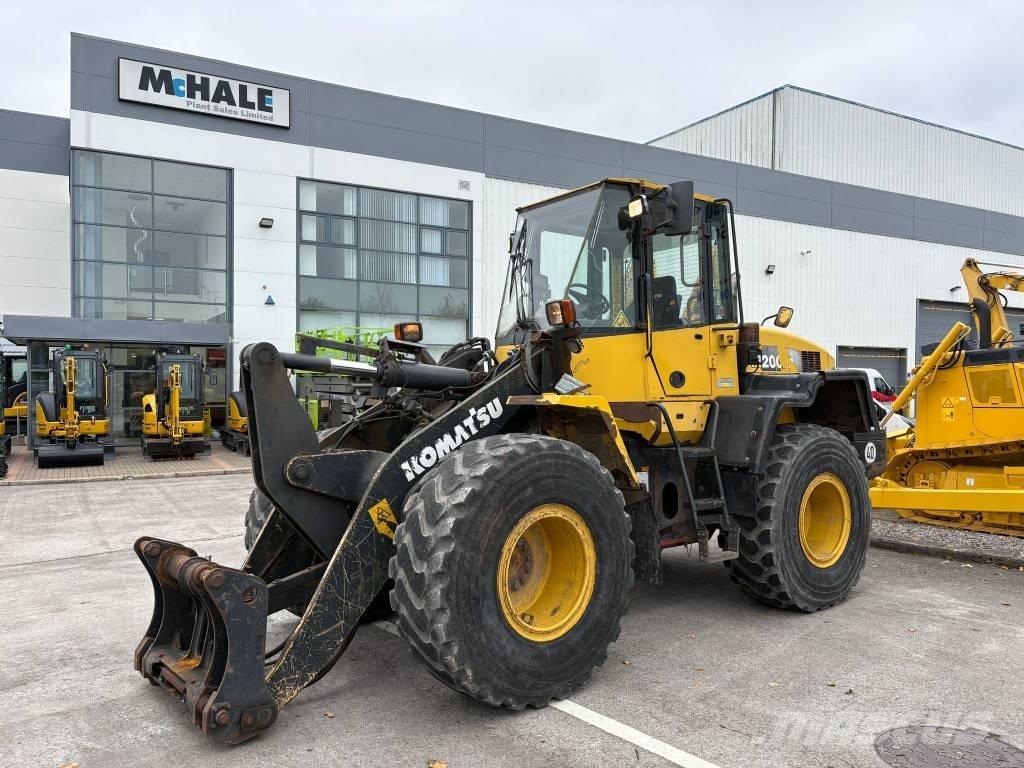 Komatsu WA200-6 Gumikerekes homlokrakodók