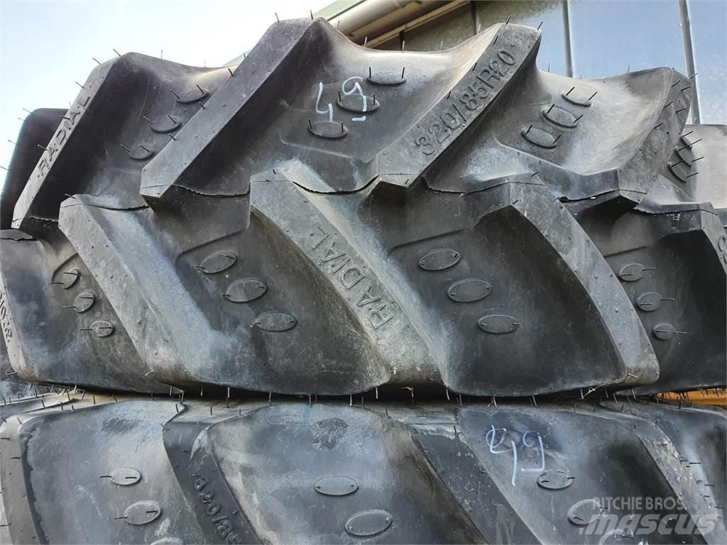 BKT 320/85R20 x2 Gumiabroncsok, kerekek és felnik