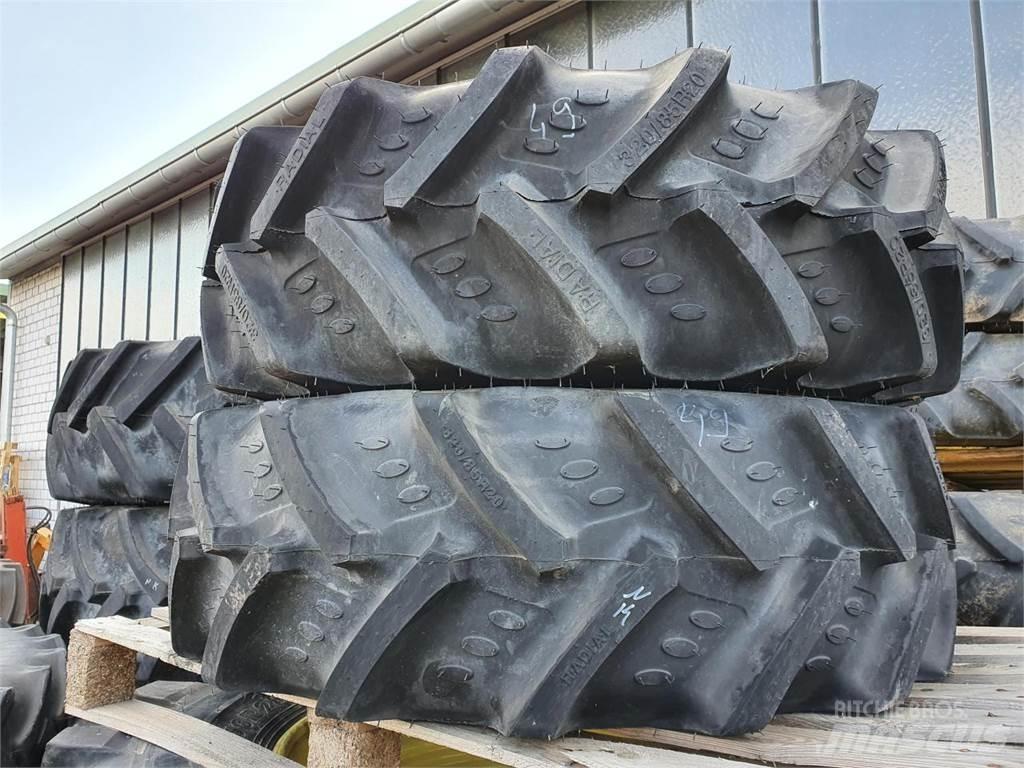 BKT 320/85R20 x2 Gumiabroncsok, kerekek és felnik
