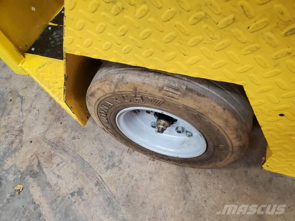 Taylor-Dunn SC090 Vontatótargonca