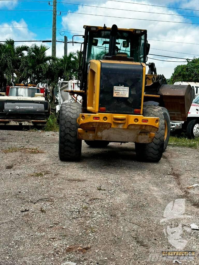 CAT 930 H Gumikerekes homlokrakodók