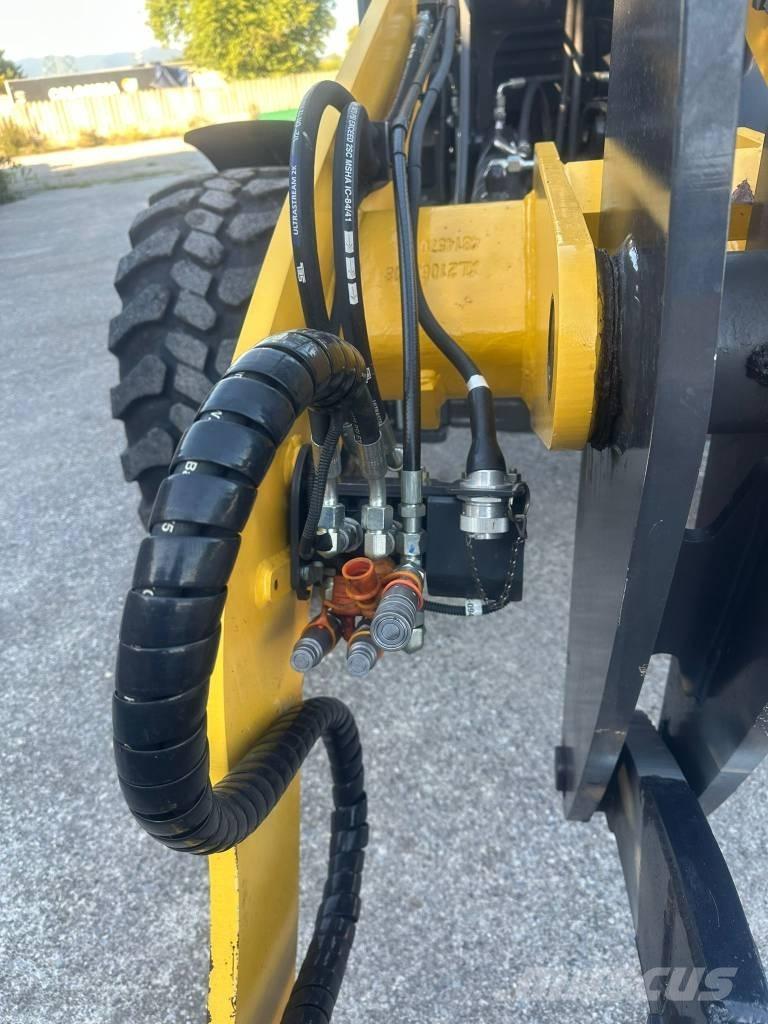 New Holland W 80 C Gumikerekes homlokrakodók