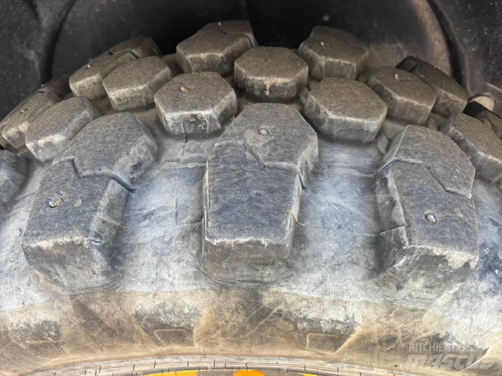 Komatsu WA 100 M-8E0 Gumikerekes homlokrakodók