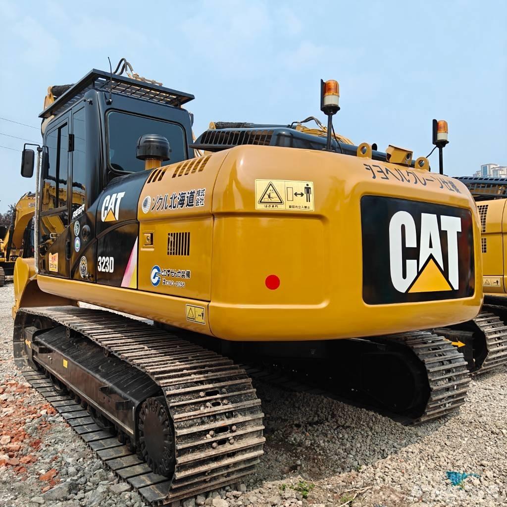 CAT 323D Lánctalpas kotrók