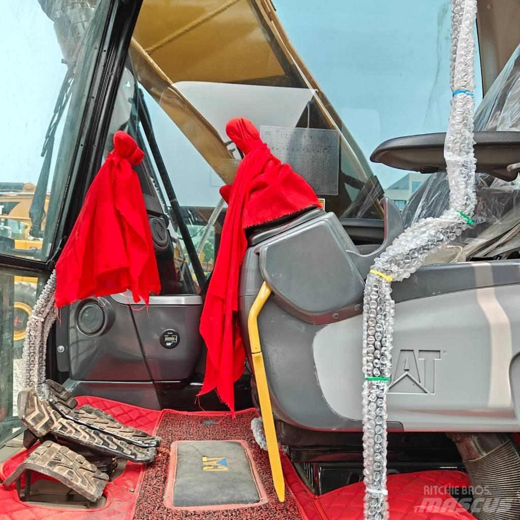 CAT 323D Lánctalpas kotrók
