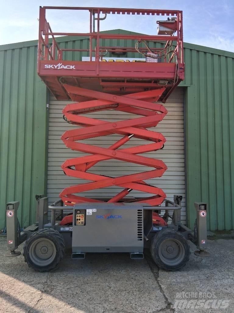 SkyJack SJ 6832 RT Ollós emelők