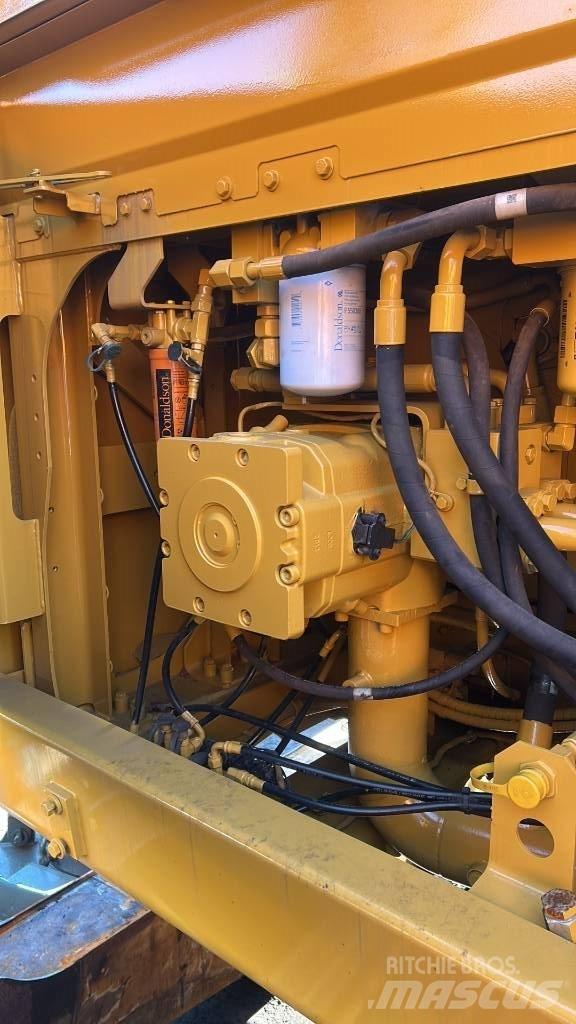 CAT 374 F Hulladékkezelő gépek