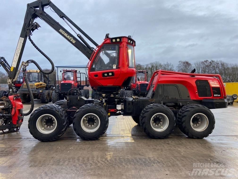 Komatsu 931XC Betakarítók
